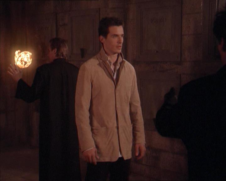 Charmed-Online-dot-215GiveMeASign2142.jpg