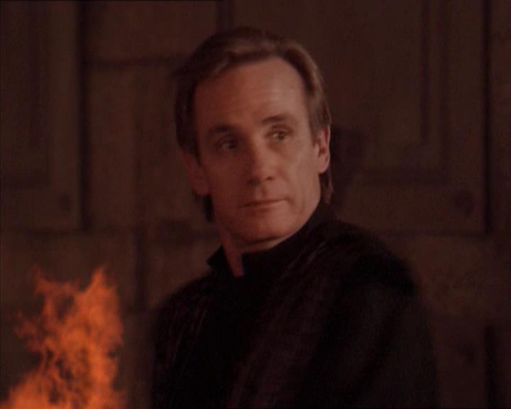 Charmed-Online-dot-215GiveMeASign2149.jpg