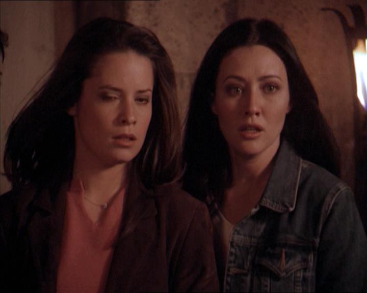 Charmed-Online-dot-215GiveMeASign2155.jpg