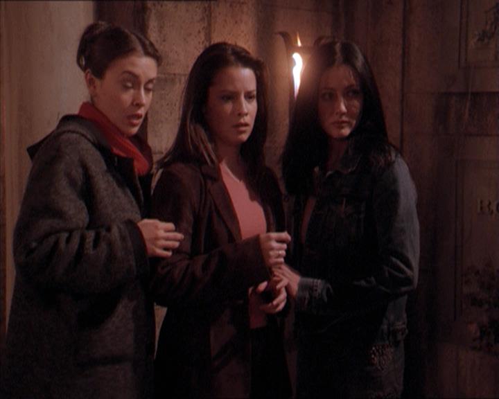 Charmed-Online-dot-215GiveMeASign2157.jpg