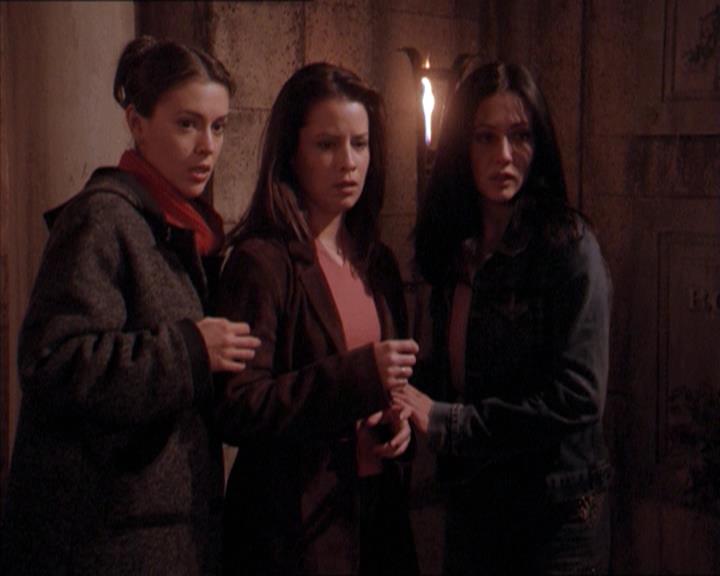 Charmed-Online-dot-215GiveMeASign2164.jpg