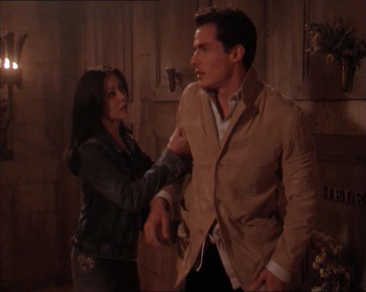 Charmed-Online-dot-215GiveMeASign2167.jpg