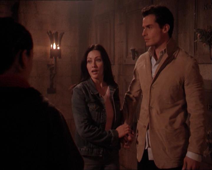 Charmed-Online-dot-215GiveMeASign2170.jpg