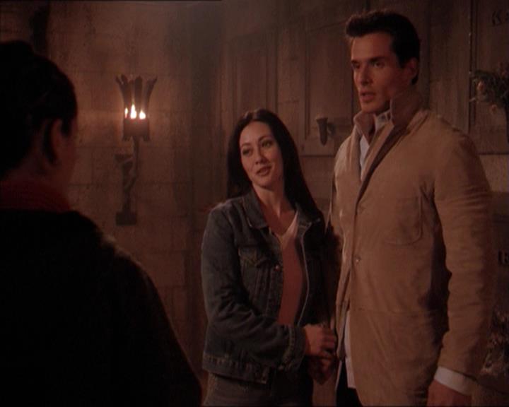 Charmed-Online-dot-215GiveMeASign2172.jpg