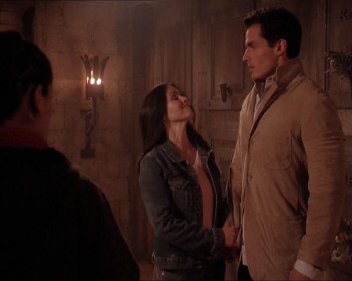 Charmed-Online-dot-215GiveMeASign2173.jpg