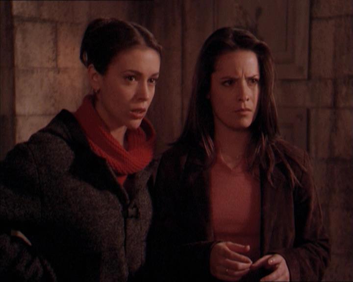 Charmed-Online-dot-215GiveMeASign2176.jpg