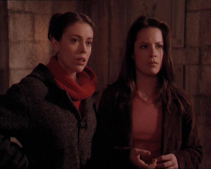 Charmed-Online-dot-215GiveMeASign2183.jpg