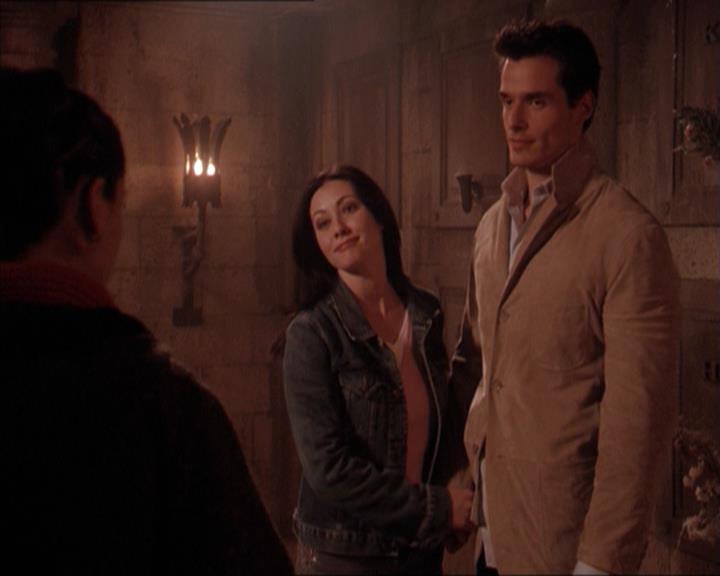 Charmed-Online-dot-215GiveMeASign2188.jpg