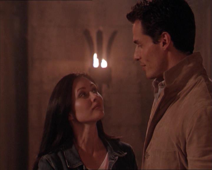 Charmed-Online-dot-215GiveMeASign2192.jpg