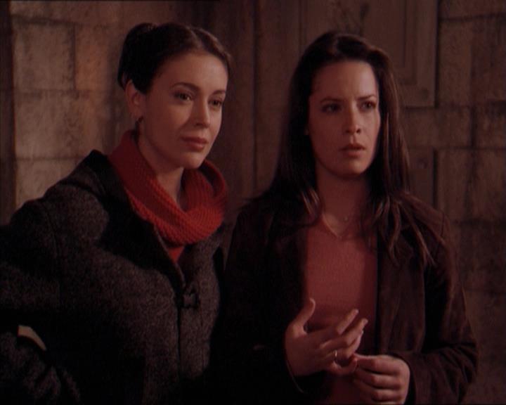 Charmed-Online-dot-215GiveMeASign2194.jpg