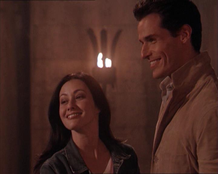 Charmed-Online-dot-215GiveMeASign2196.jpg