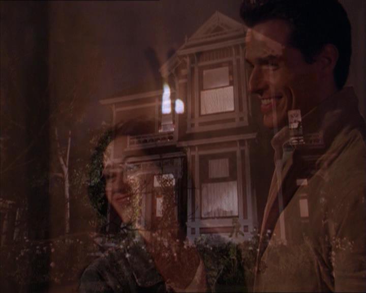 Charmed-Online-dot-215GiveMeASign2197.jpg
