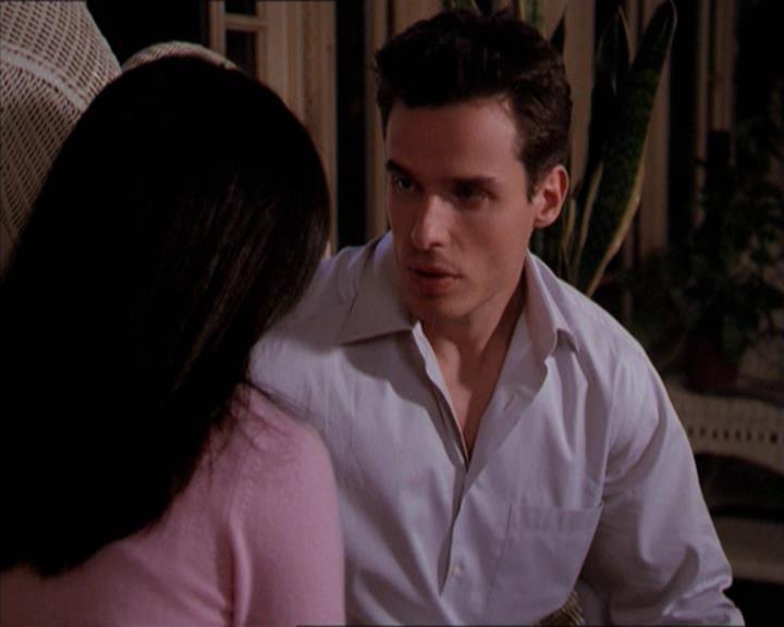 Charmed-Online-dot-215GiveMeASign2227.jpg