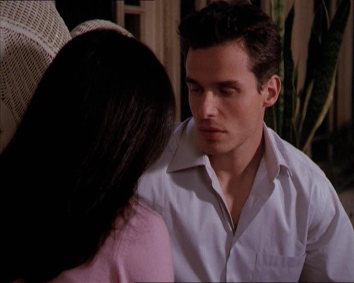 Charmed-Online-dot-215GiveMeASign2233.jpg