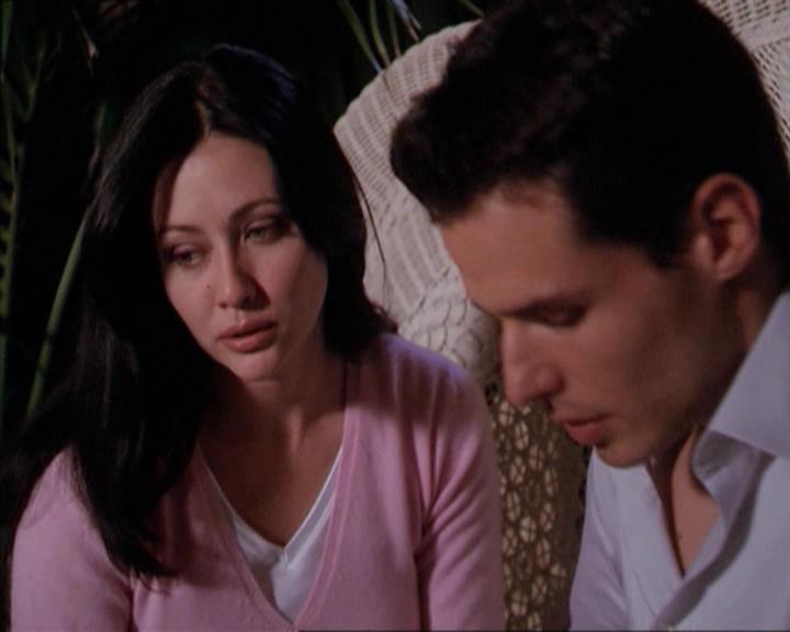 Charmed-Online-dot-215GiveMeASign2242.jpg