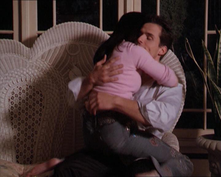 Charmed-Online-dot-215GiveMeASign2262.jpg