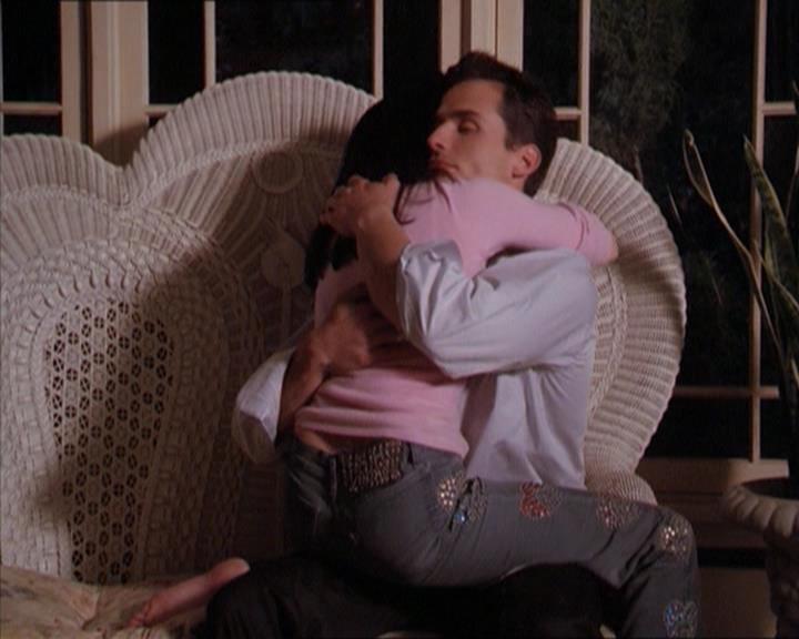 Charmed-Online-dot-215GiveMeASign2263.jpg