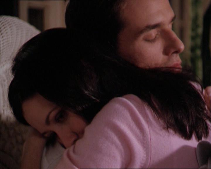 Charmed-Online-dot-215GiveMeASign2268.jpg