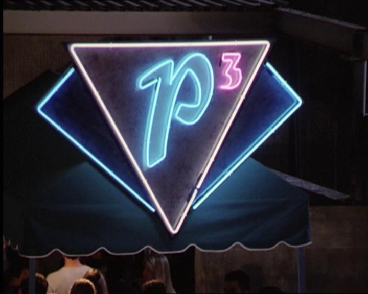 Charmed-Online-dot-215GiveMeASign2271.jpg