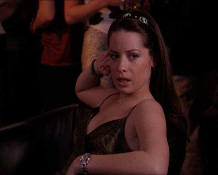 Charmed-Online-dot-215GiveMeASign2290.jpg
