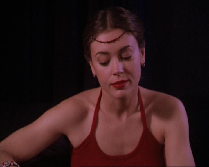 Charmed-Online-dot-215GiveMeASign2293.jpg