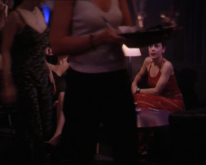 Charmed-Online-dot-215GiveMeASign2297.jpg