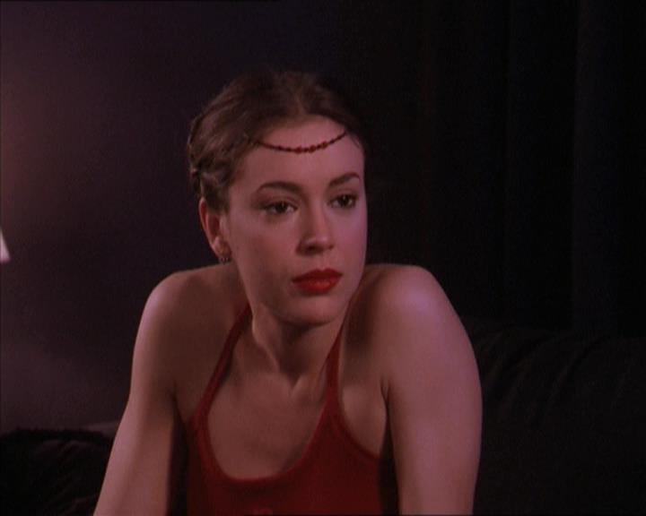 Charmed-Online-dot-215GiveMeASign2305.jpg