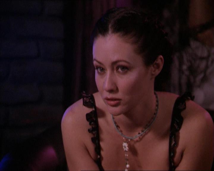 Charmed-Online-dot-215GiveMeASign2326.jpg