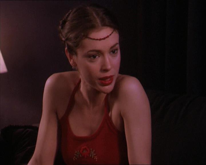 Charmed-Online-dot-215GiveMeASign2336.jpg