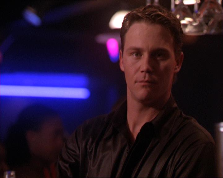 Charmed-Online-dot-215GiveMeASign2347.jpg
