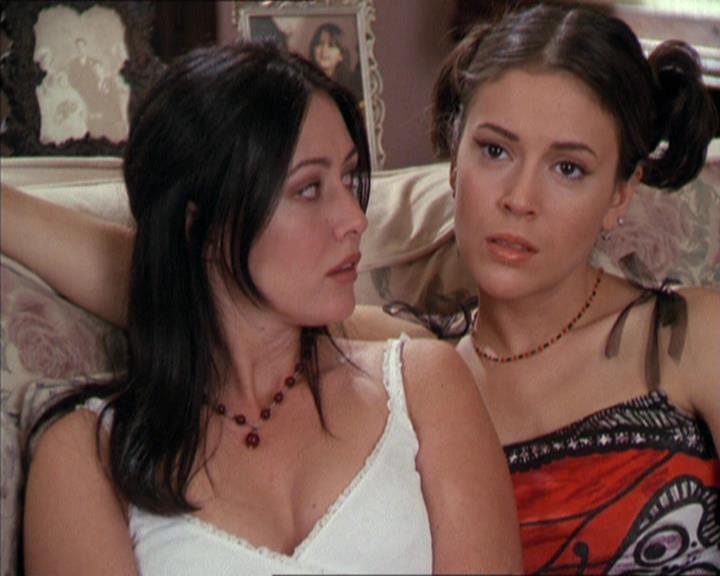 Charmed-Online-dot-217HowtoMakeAQuiltoutofAmericans0408.jpg