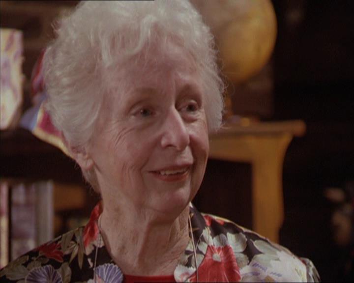 Charmed-Online-dot-217HowtoMakeAQuiltoutofAmericans0721.jpg Charmed-Online-dot-217HowtoMakeAQuiltoutofAmericans0721.jpg