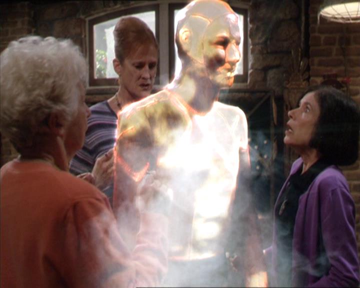 Charmed-Online-dot-217HowtoMakeAQuiltoutofAmericans0839.jpg Charmed-Online-dot-217HowtoMakeAQuiltoutofAmericans0839.jpg