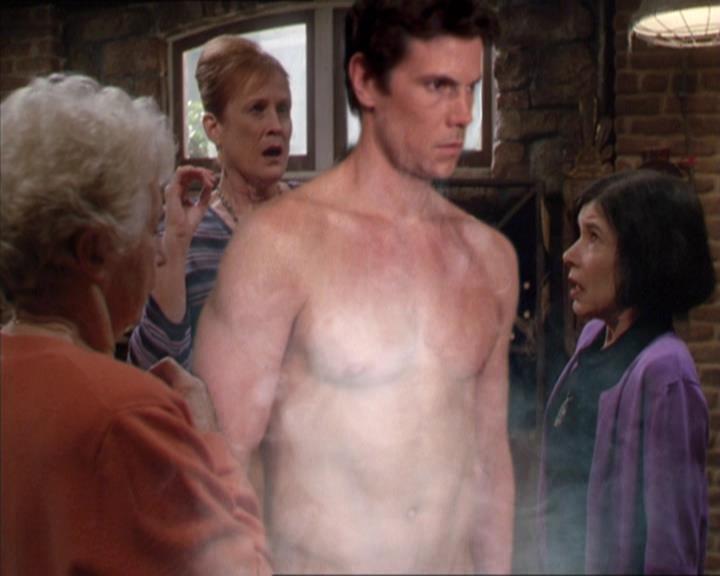 Charmed-Online-dot-217HowtoMakeAQuiltoutofAmericans0842.jpg Charmed-Online-dot-217HowtoMakeAQuiltoutofAmericans0842.jpg