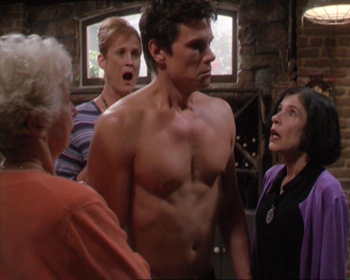 Charmed-Online-dot-217HowtoMakeAQuiltoutofAmericans0846.jpg Charmed-Online-dot-217HowtoMakeAQuiltoutofAmericans0846.jpg