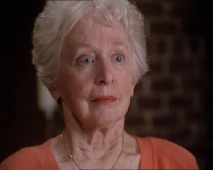 Charmed-Online-dot-217HowtoMakeAQuiltoutofAmericans0852.jpg Charmed-Online-dot-217HowtoMakeAQuiltoutofAmericans0852.jpg