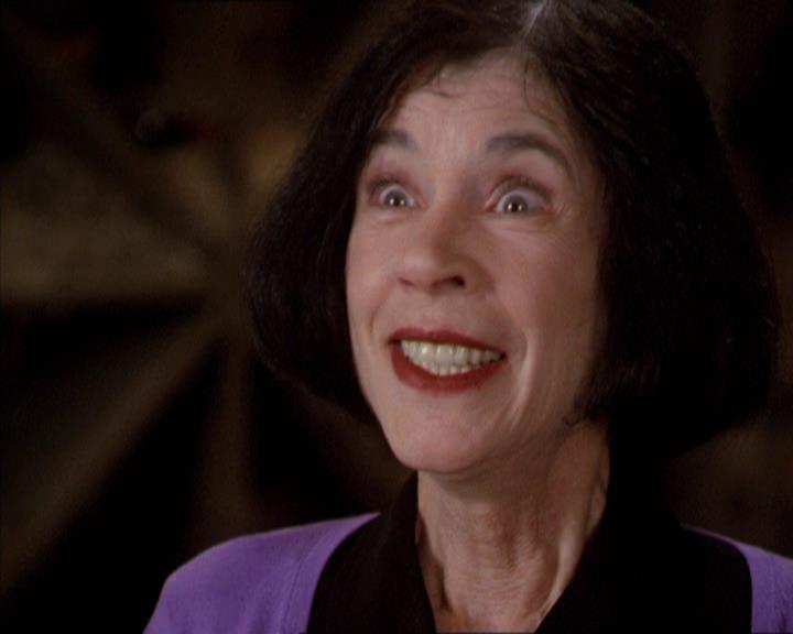 Charmed-Online-dot-217HowtoMakeAQuiltoutofAmericans0854.jpg Charmed-Online-dot-217HowtoMakeAQuiltoutofAmericans0854.jpg