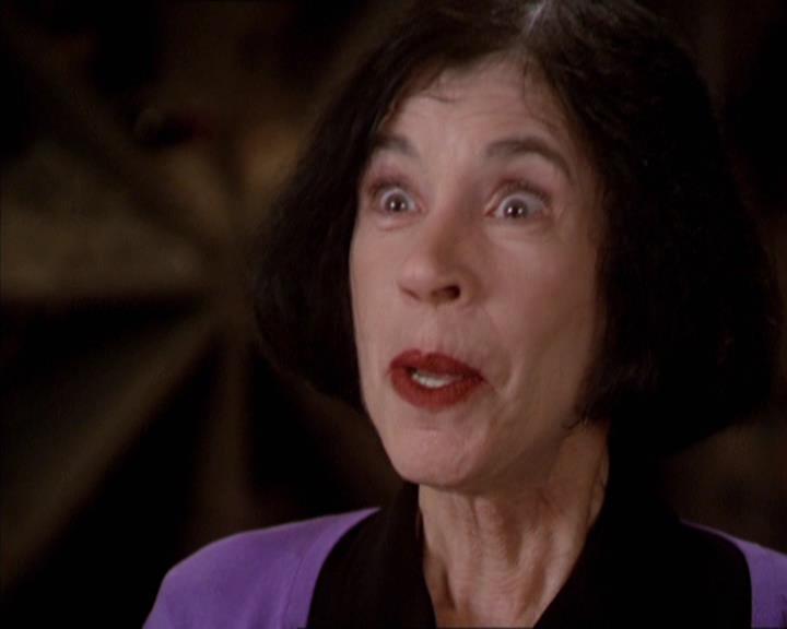 Charmed-Online-dot-217HowtoMakeAQuiltoutofAmericans0855.jpg Charmed-Online-dot-217HowtoMakeAQuiltoutofAmericans0855.jpg