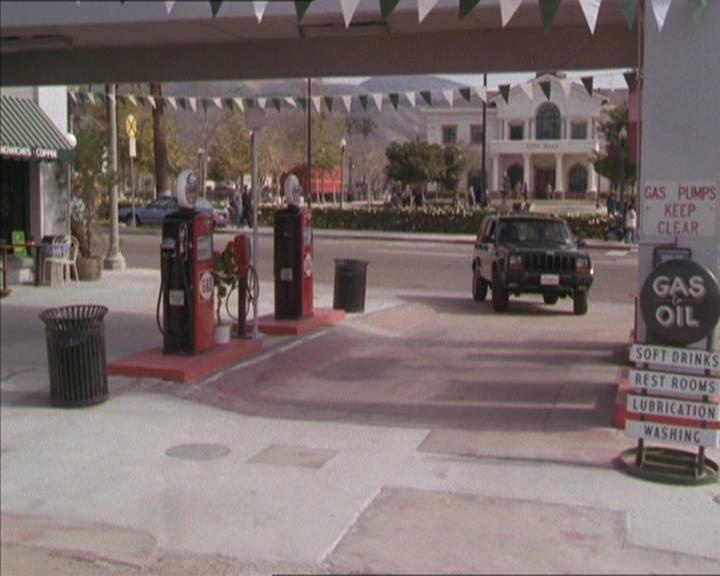 Charmed-Online-dot-217HowtoMakeAQuiltoutofAmericans0880.jpg