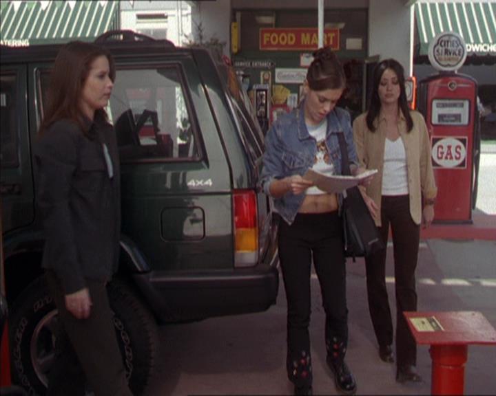 Charmed-Online-dot-217HowtoMakeAQuiltoutofAmericans0890.jpg