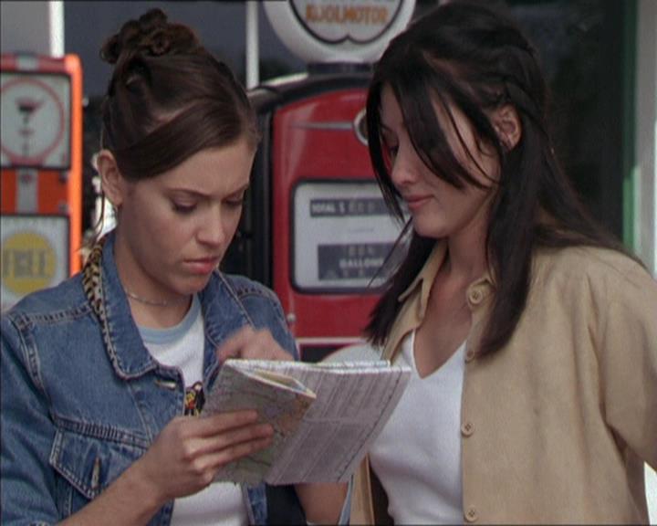 Charmed-Online-dot-217HowtoMakeAQuiltoutofAmericans0904.jpg