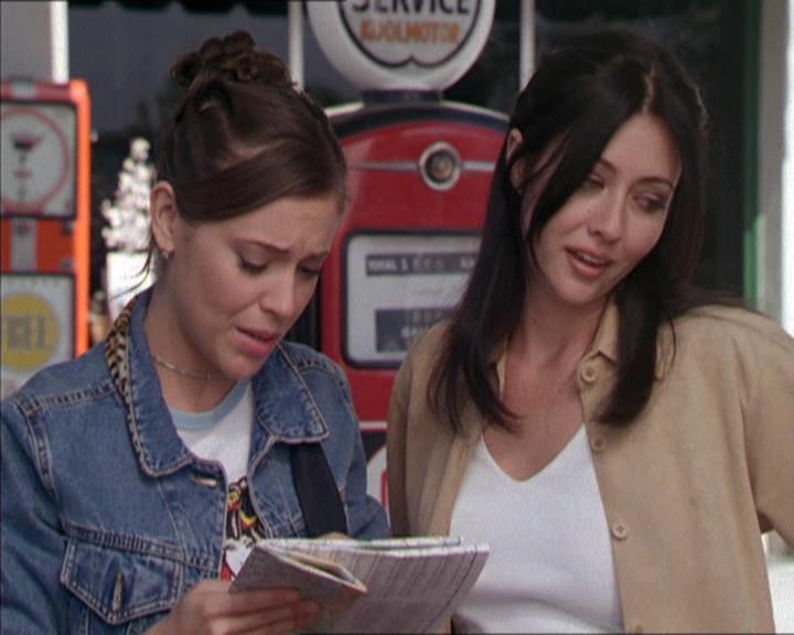 Charmed-Online-dot-217HowtoMakeAQuiltoutofAmericans0910.jpg