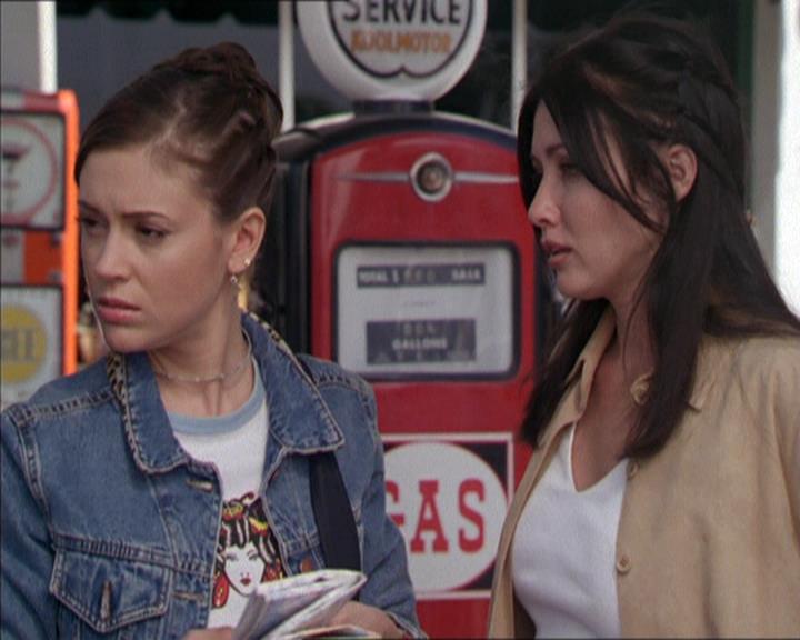 Charmed-Online-dot-217HowtoMakeAQuiltoutofAmericans0917.jpg