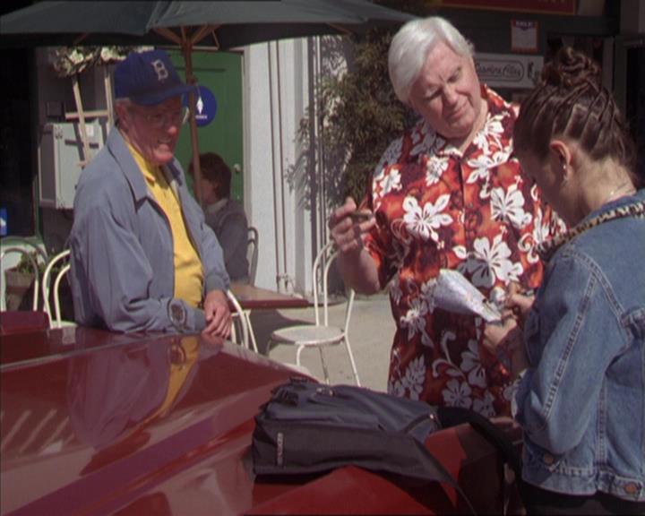 Charmed-Online-dot-217HowtoMakeAQuiltoutofAmericans0970.jpg Charmed-Online-dot-217HowtoMakeAQuiltoutofAmericans0970.jpg