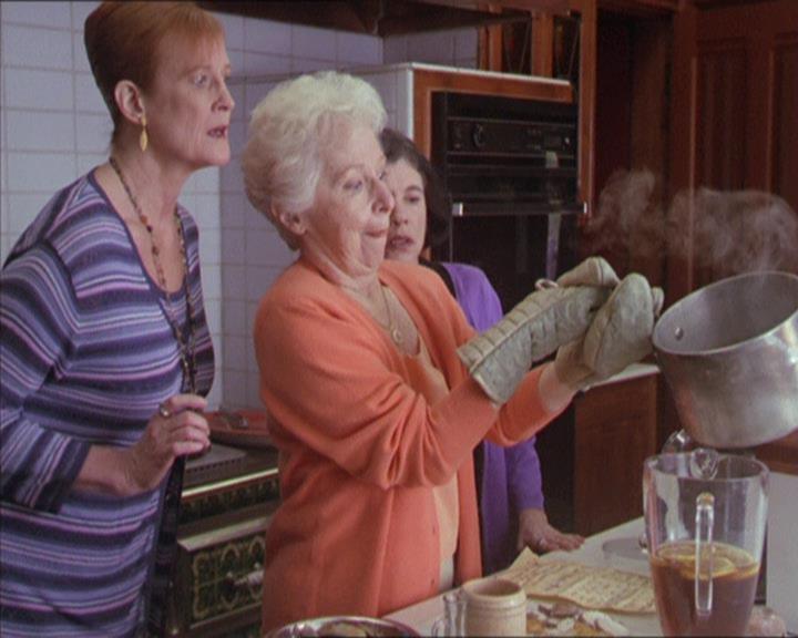 Charmed-Online-dot-217HowtoMakeAQuiltoutofAmericans1032.jpg Charmed-Online-dot-217HowtoMakeAQuiltoutofAmericans1032.jpg