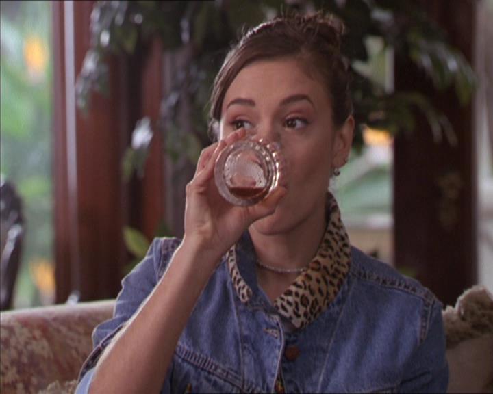 Charmed-Online-dot-217HowtoMakeAQuiltoutofAmericans1068.jpg Charmed-Online-dot-217HowtoMakeAQuiltoutofAmericans1068.jpg