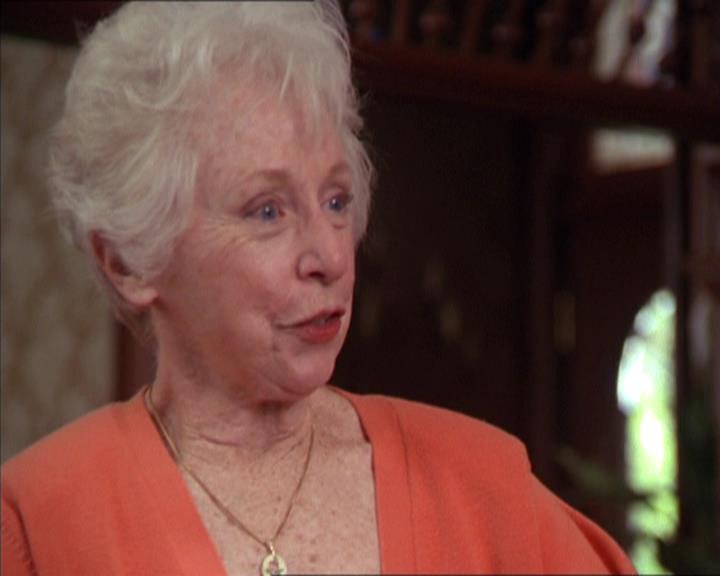 Charmed-Online-dot-217HowtoMakeAQuiltoutofAmericans1105.jpg Charmed-Online-dot-217HowtoMakeAQuiltoutofAmericans1105.jpg