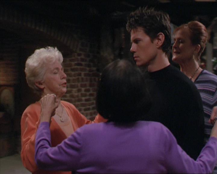 Charmed-Online-dot-217HowtoMakeAQuiltoutofAmericans1187.jpg
