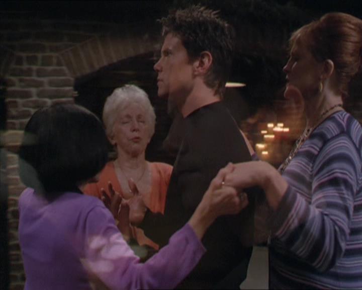 Charmed-Online-dot-217HowtoMakeAQuiltoutofAmericans1201.jpg