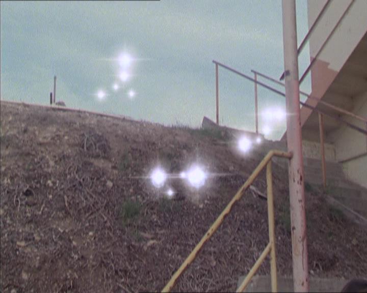 Charmed-Online-dot-217HowtoMakeAQuiltoutofAmericans1210.jpg Charmed-Online-dot-217HowtoMakeAQuiltoutofAmericans1210.jpg